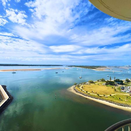 Broadwater Shores Waterfront Apartments 골드코스트 외부 사진