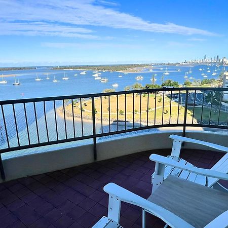 Broadwater Shores Waterfront Apartments 골드코스트 외부 사진