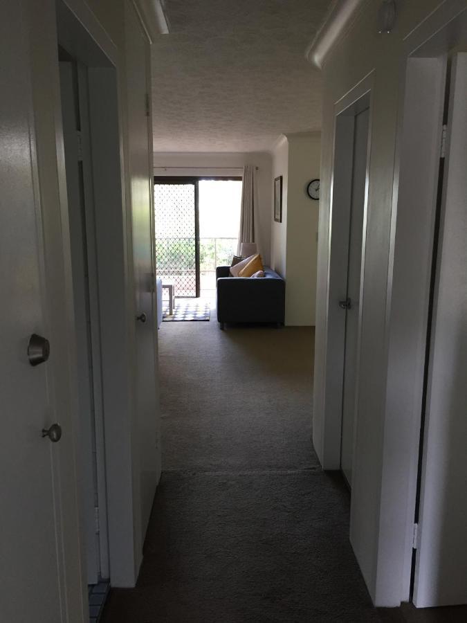 Broadwater Shores Waterfront Apartments 골드코스트 외부 사진
