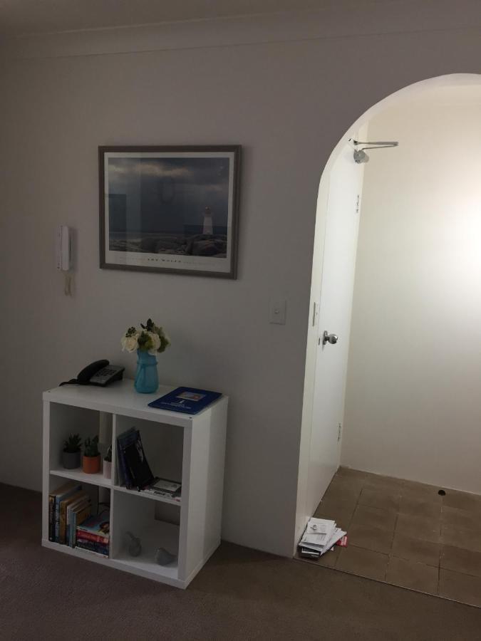 Broadwater Shores Waterfront Apartments 골드코스트 외부 사진