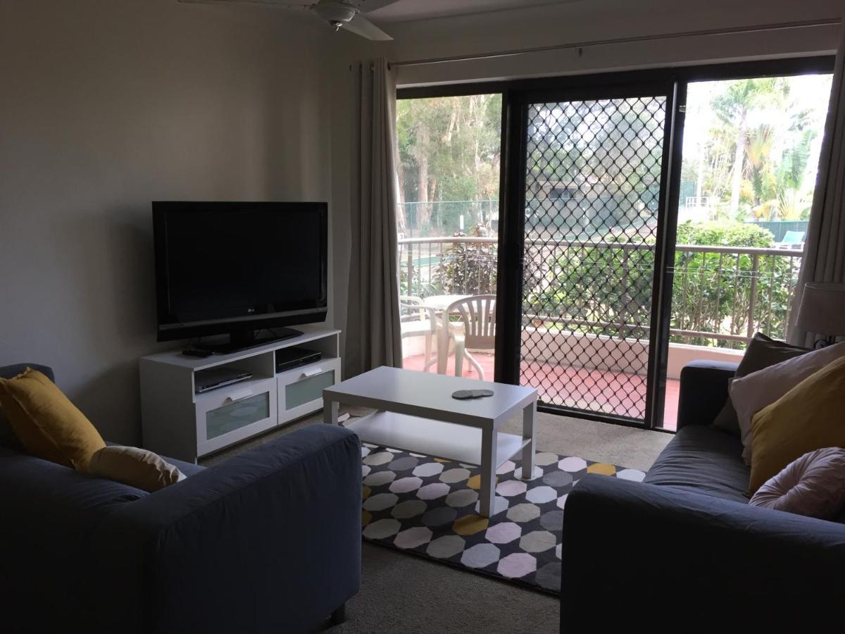 Broadwater Shores Waterfront Apartments 골드코스트 외부 사진