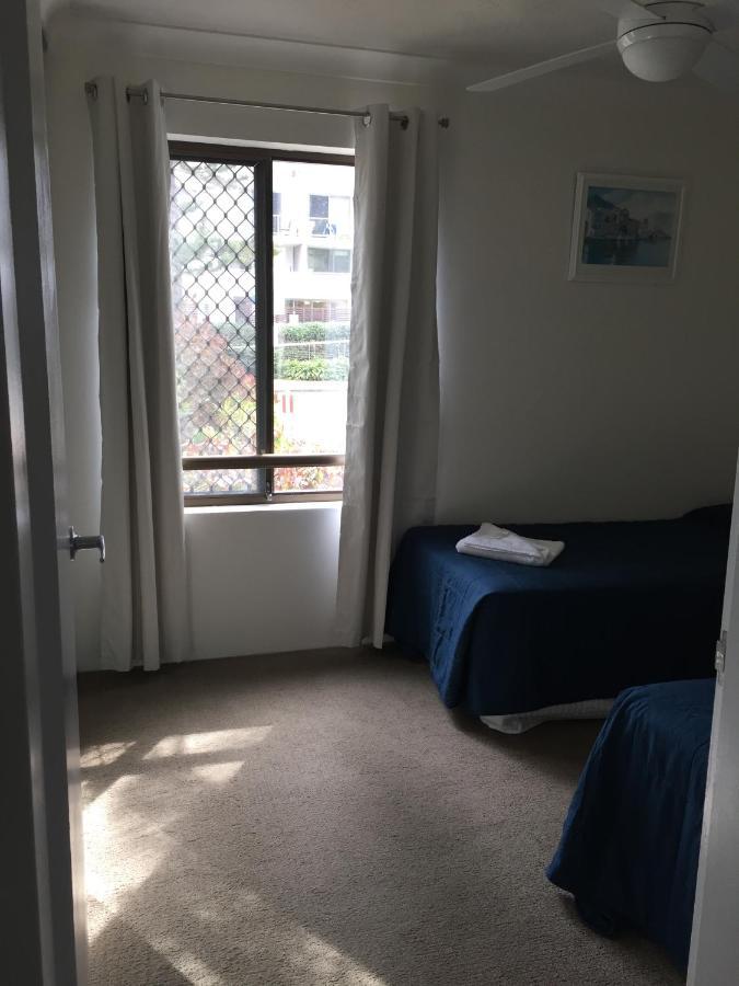 Broadwater Shores Waterfront Apartments 골드코스트 외부 사진