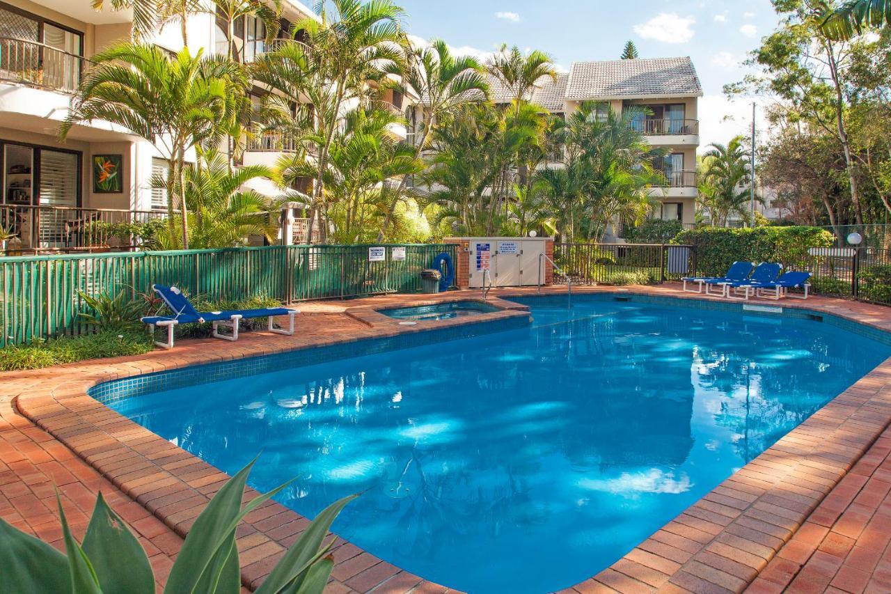 Broadwater Shores Waterfront Apartments 골드코스트 외부 사진