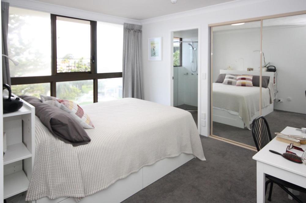 Broadwater Shores Waterfront Apartments 골드코스트 외부 사진