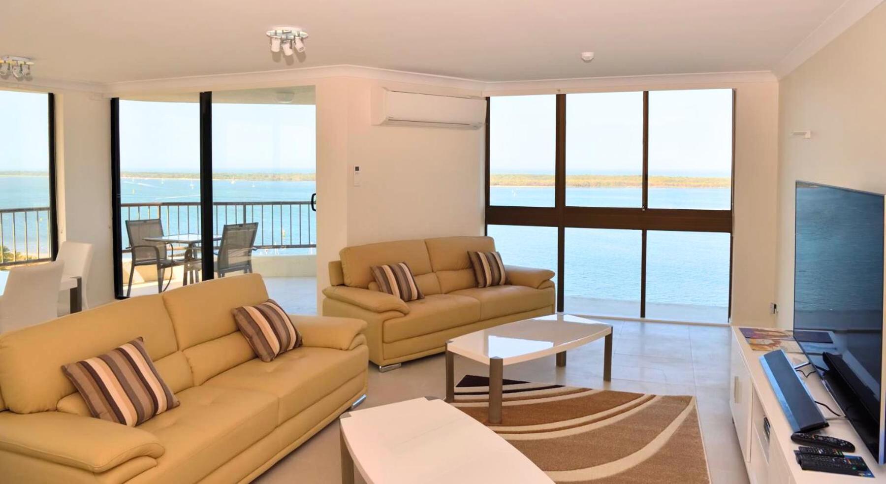 Broadwater Shores Waterfront Apartments 골드코스트 외부 사진