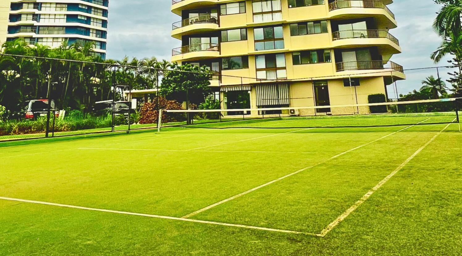Broadwater Shores Waterfront Apartments 골드코스트 외부 사진
