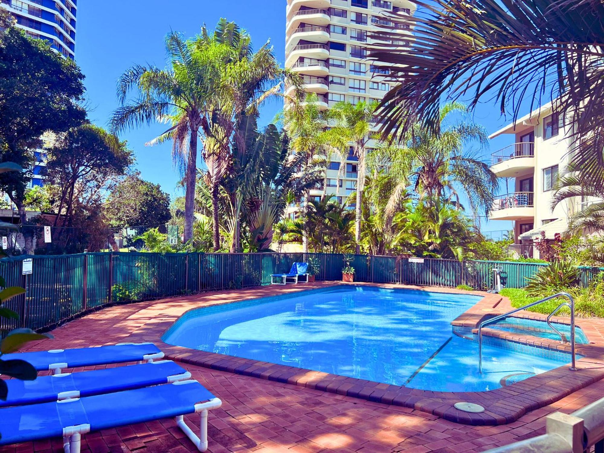 Broadwater Shores Waterfront Apartments 골드코스트 외부 사진