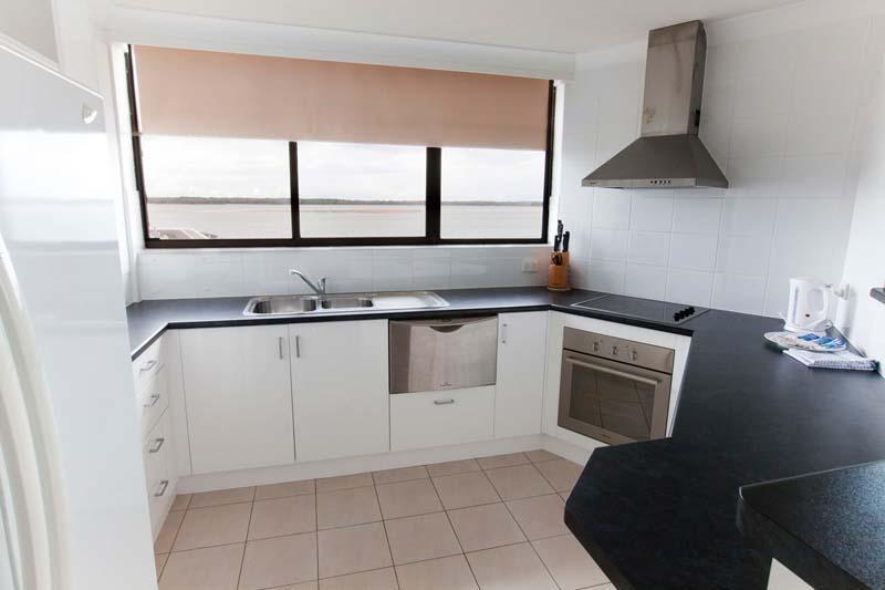 Broadwater Shores Waterfront Apartments 골드코스트 외부 사진