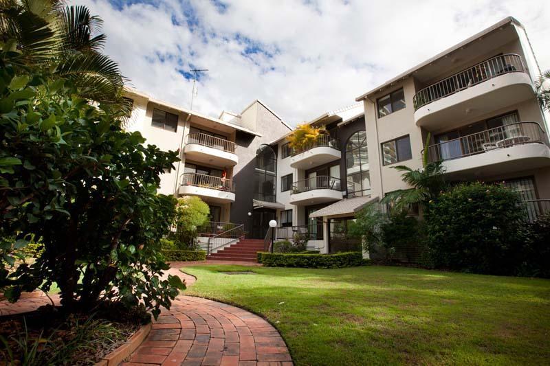 Broadwater Shores Waterfront Apartments 골드코스트 외부 사진