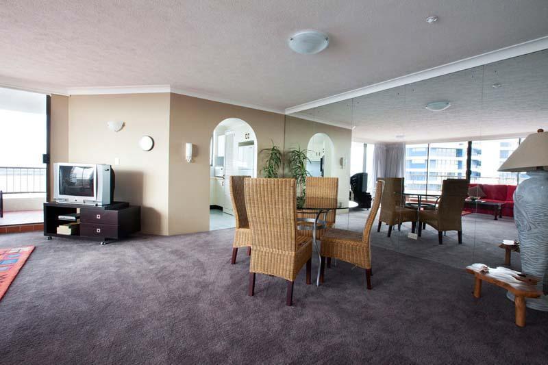 Broadwater Shores Waterfront Apartments 골드코스트 외부 사진