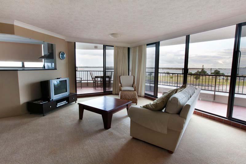 Broadwater Shores Waterfront Apartments 골드코스트 외부 사진