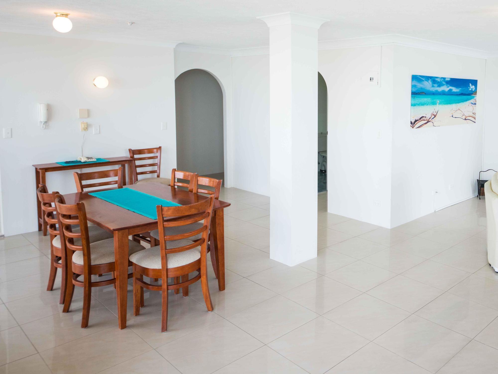 Broadwater Shores Waterfront Apartments 골드코스트 외부 사진