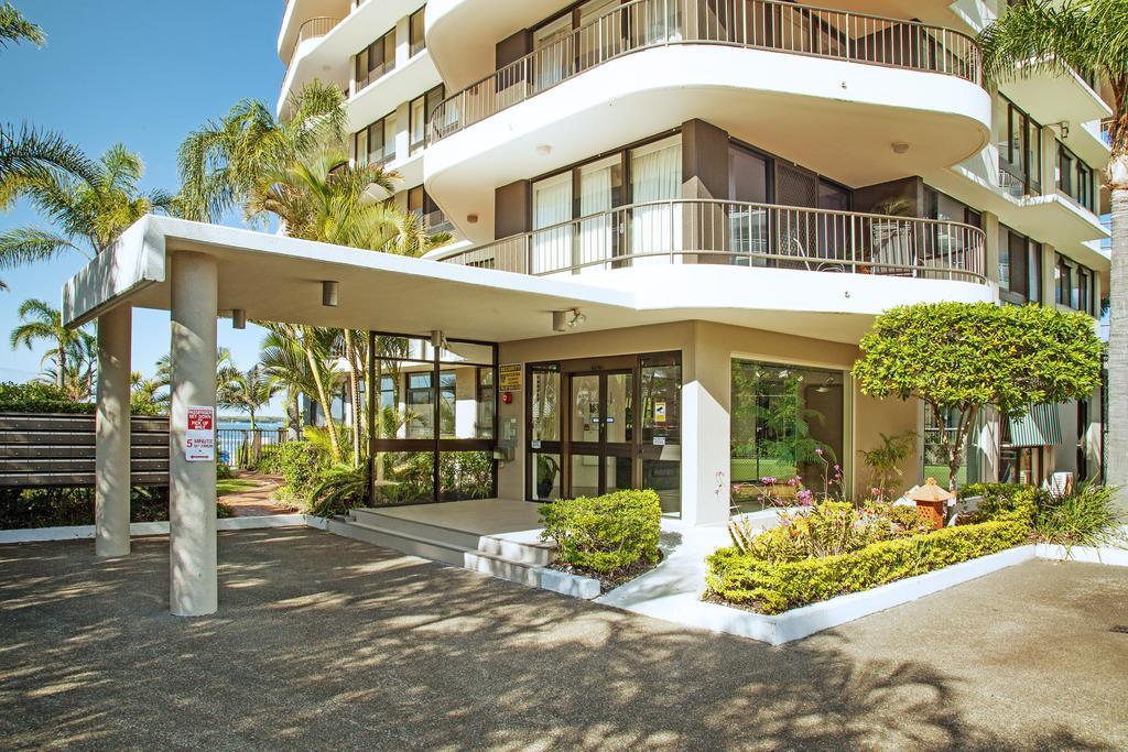 Broadwater Shores Waterfront Apartments 골드코스트 외부 사진