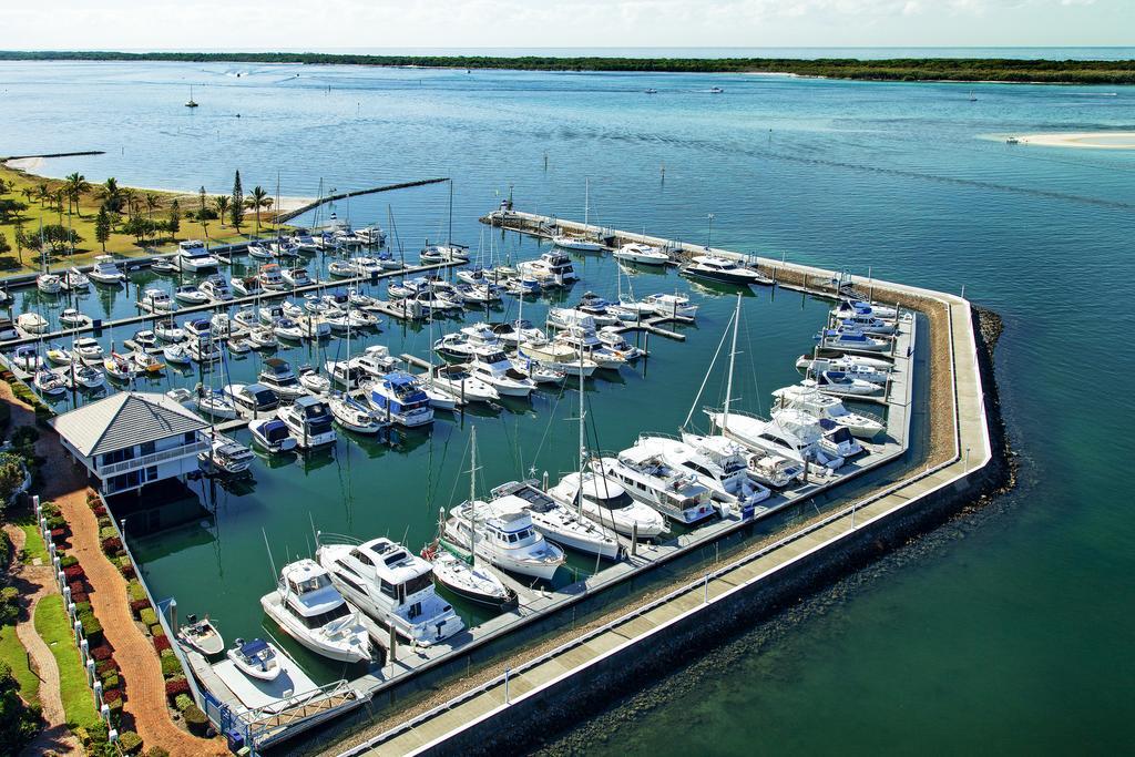 Broadwater Shores Waterfront Apartments 골드코스트 외부 사진