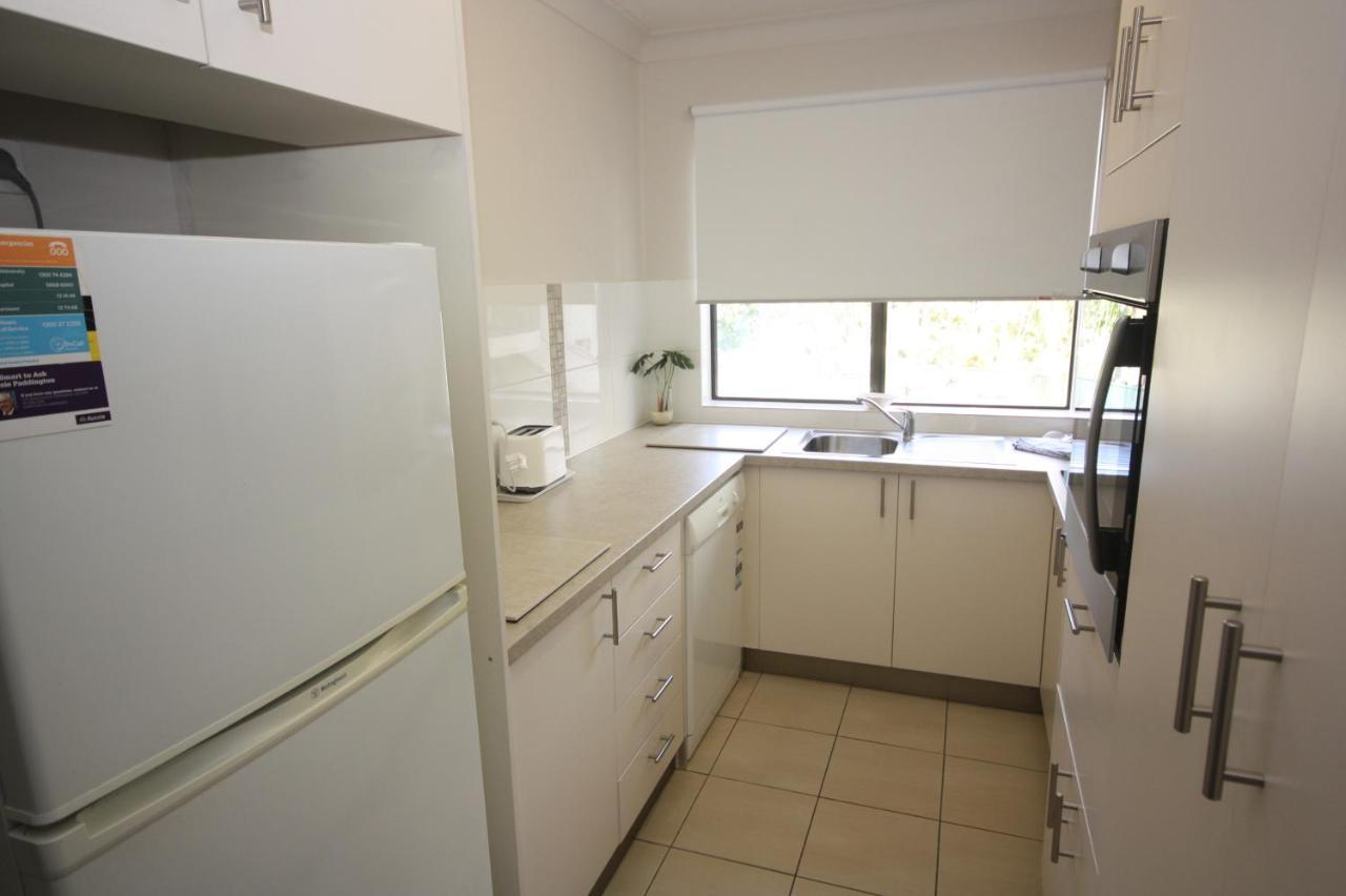 Broadwater Shores Waterfront Apartments 골드코스트 외부 사진